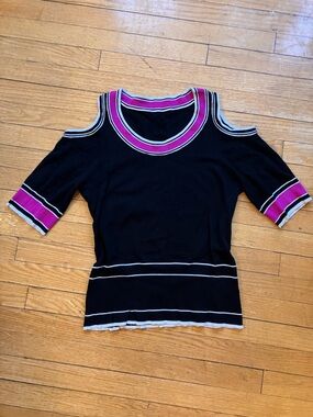 Early 00’s cold shoulder sporty sweater  top size L